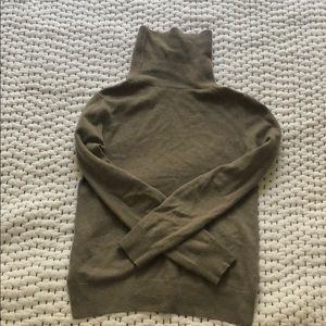 IDLF/Uniqlo sz. S cropped taupe turtleneck